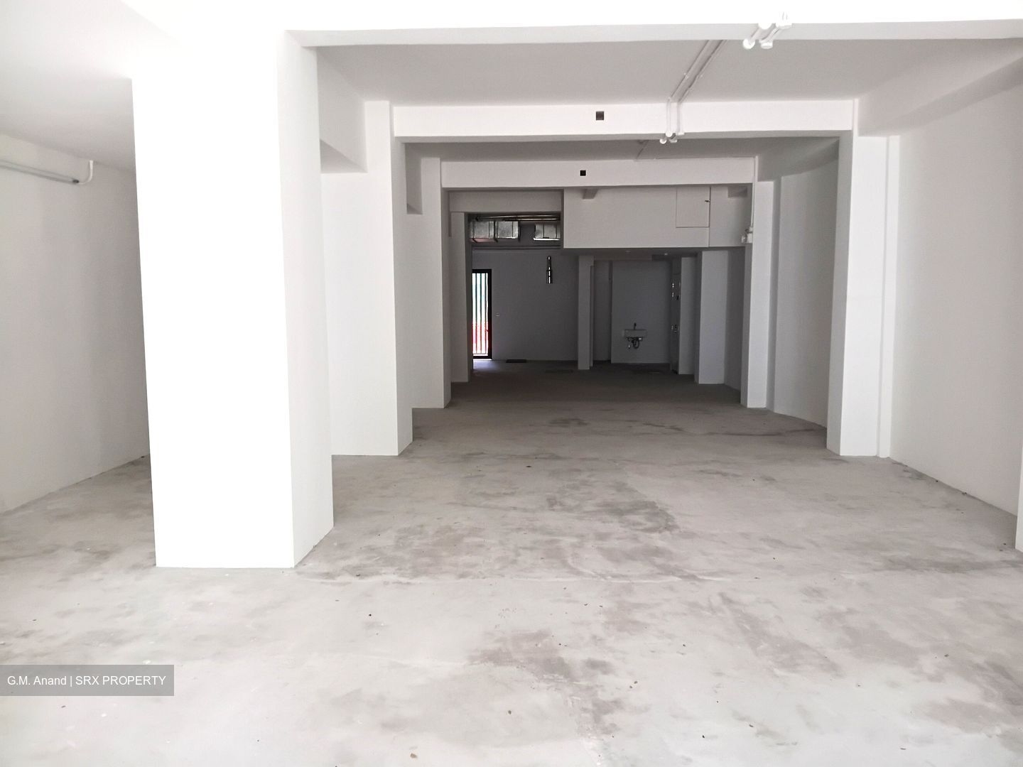 North Canal Road (D1), Retail #589263441
